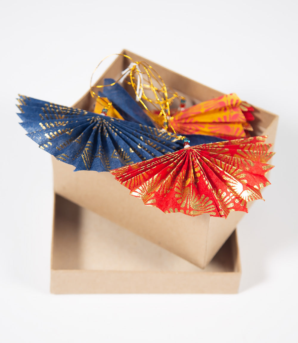 Silk Paper Fan Garland with box. 