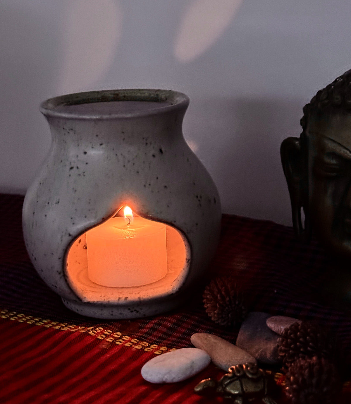 Leaf &amp; Ashram Window Aroma Pot – Earthenware
