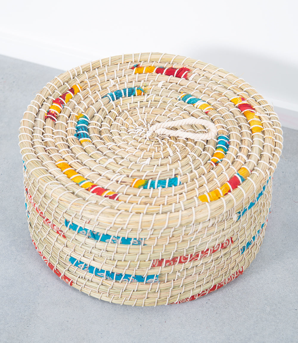 Kaisa flat basket with lid and cotton handle