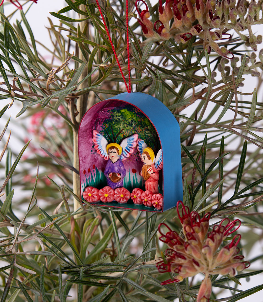 A Pair of Angels Mini Diorama
