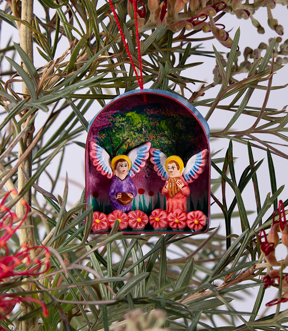 A Pair of Angels Mini Diorama